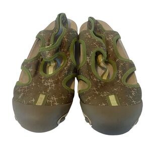 Merrell Army Green Canvas Water/Hiking Shoe in Ladies Size 8